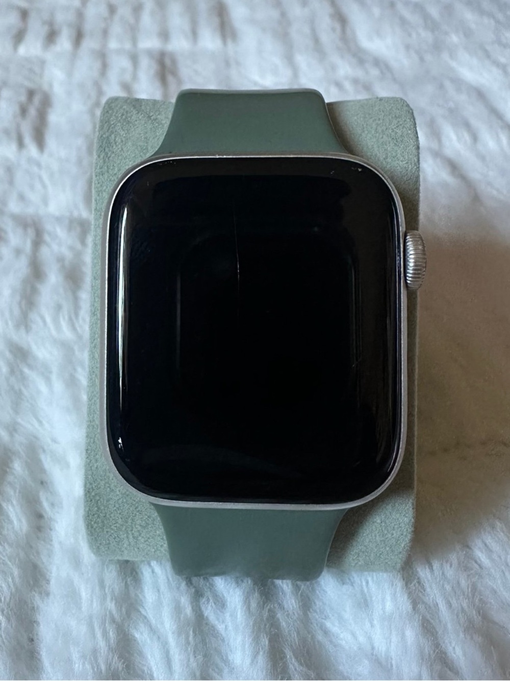 Apple SE Smartwatch with Green Silicone Band